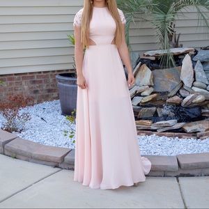 Selling my prom dress !!!